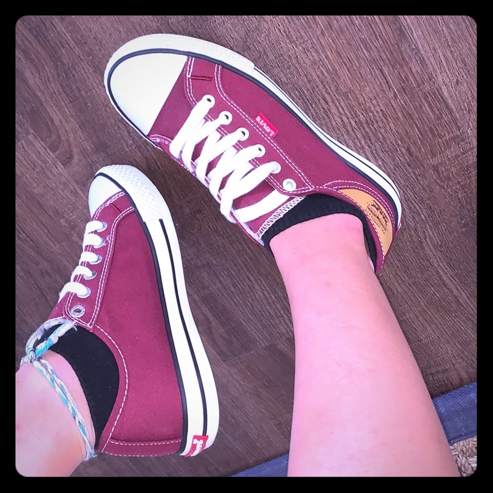 Brand New Levi Comfort “Converse”